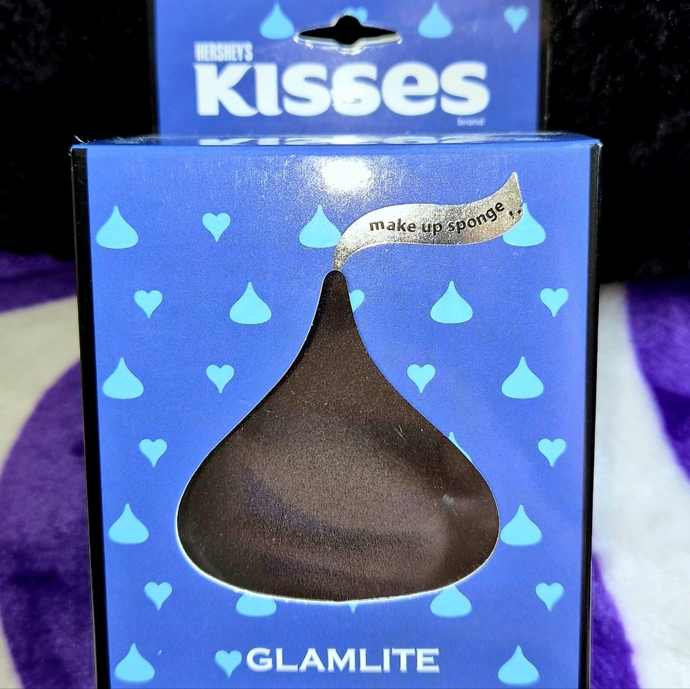HERSHEYS KISSES X GLAMLITE MAKEUP SPONGE